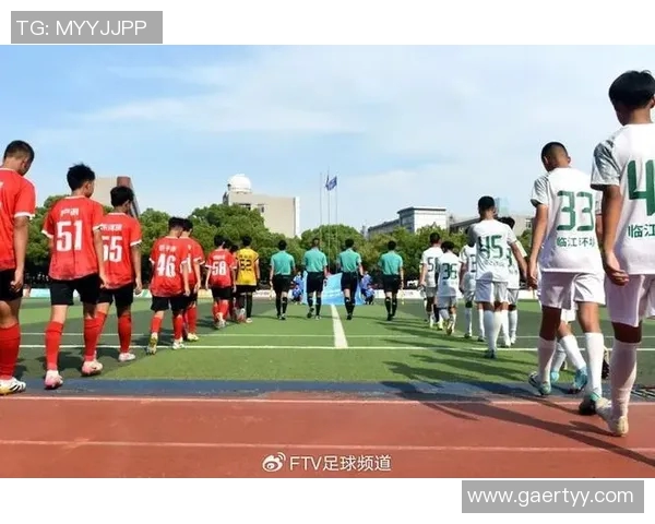 以热血铸荣光爱国足球球星奋战绿茵场为国争辉 以热血铸荣光爱国足球球星奋战绿茵场为国争辉