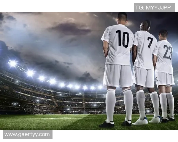 足球星背影定格瞬间见证辉煌旅程从此起航